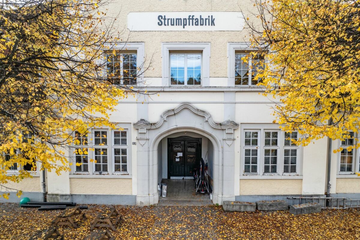 Kopfbau, Ost-Fassade: Eingang Kinderkrippe